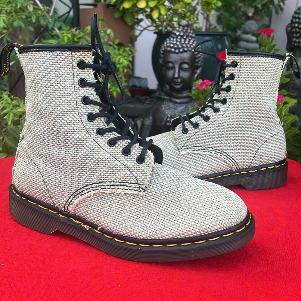 🏴󠁧󠁢󠁥󠁮󠁧󠁿 MIE Vintage Burlap Dr. Martens Lace Up 90’s Boots UK 8